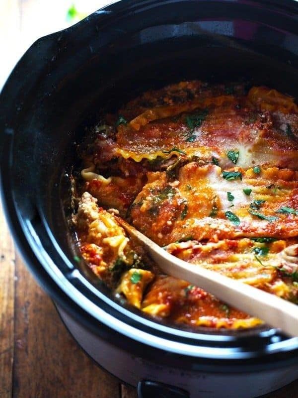 Super Easy Skinny Veggie Crockpot Lasagna - a handful of simple ingredients for a healthy family dinner. | https://bstoffers.com