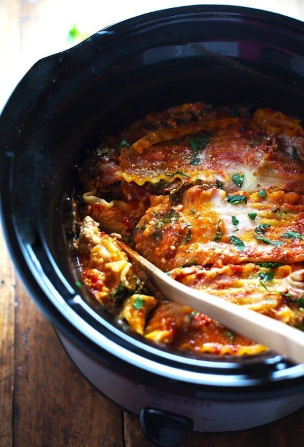 Super Easy Skinny Veggie Crockpot Lasagna - a handful of simple ingredients for a healthy family dinner. | https://bstoffers.com