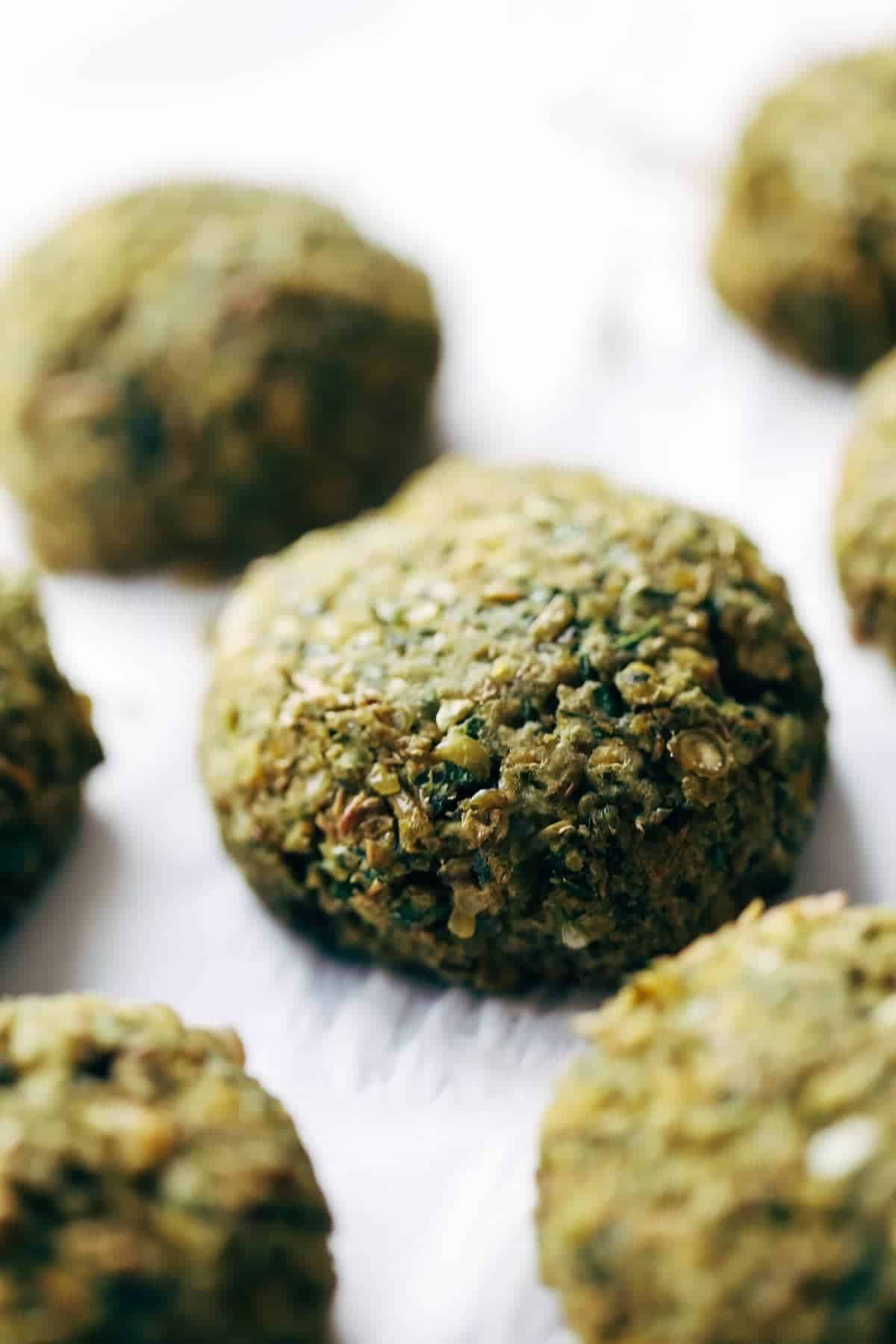 Keep your glow all winter! Easy homemade falafel, roasted veggies, and flavorful sauce all in one big bliss bowl! vegetarian / vegan / gluten free recipe. | pinchofyum.com Keep your glow all winter! Easy homemade falafel, roasted veggies, and flavorful sauce all in one big bliss bowl! vegetarian / vegan / gluten free recipe. | pinchofyum.com
