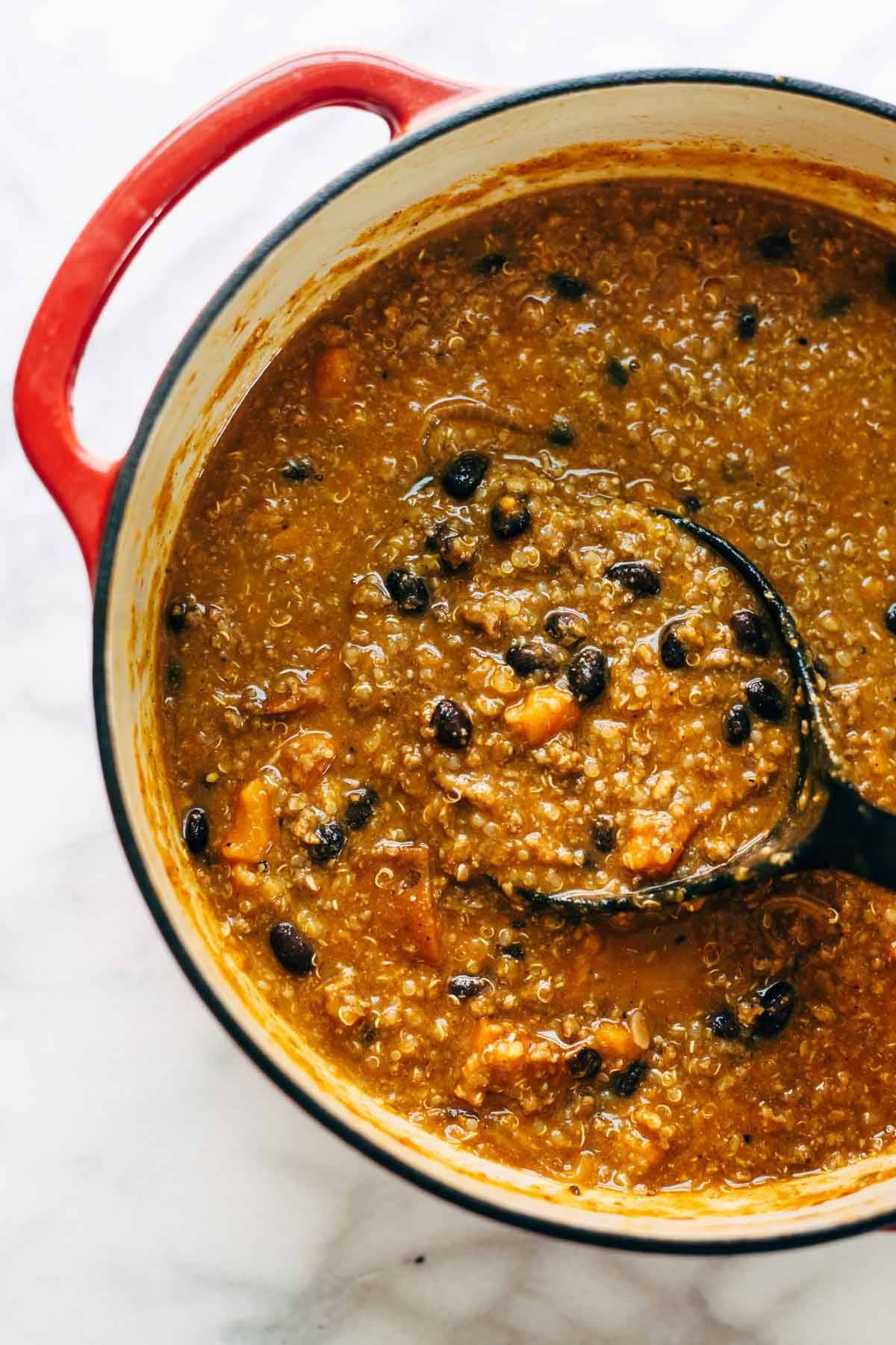 Sweet Potato Turkey Chili - just five basic ingredients for this delicious real food chili recipe! Sweet potatoes, black beans, turkey, onions, and spices. | pinchofyum.com Sweet Potato Turkey Chili - just five basic ingredients for this delicious real food chili recipe! Sweet potatoes, black beans, turkey, onions, and spices. | pinchofyum.com
